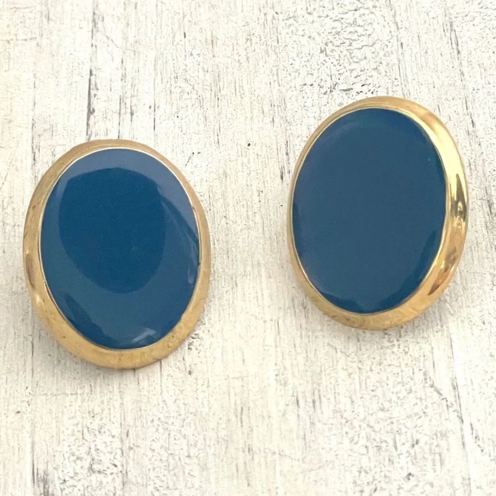 Gold tone blue vintage post earrings